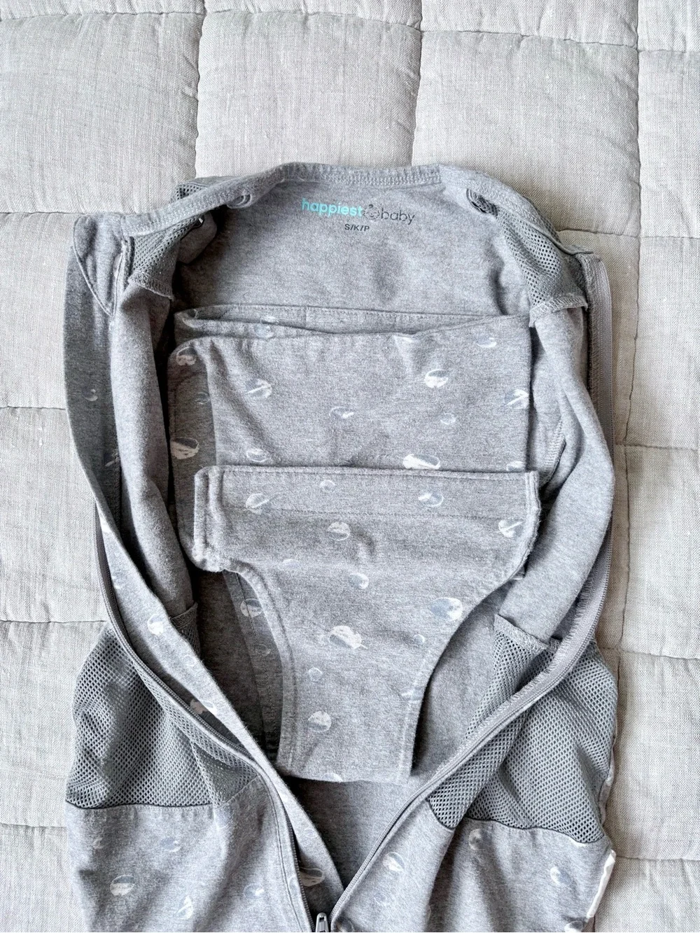 Happiest Baby swaddle, small 5-12lb, grey planets